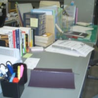 引き出しを開けたり、ノートやプリントを手に取って読むことも可能