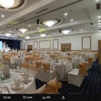 空席だらけの披露宴会場