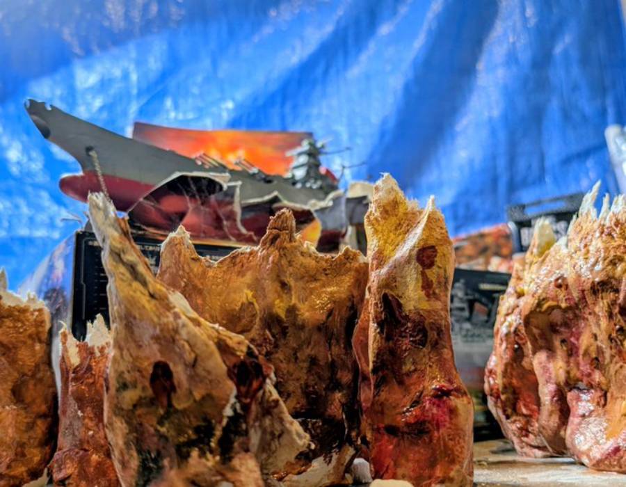 粗い質感を活かすことで爆炎や水しぶきの迫力を再現