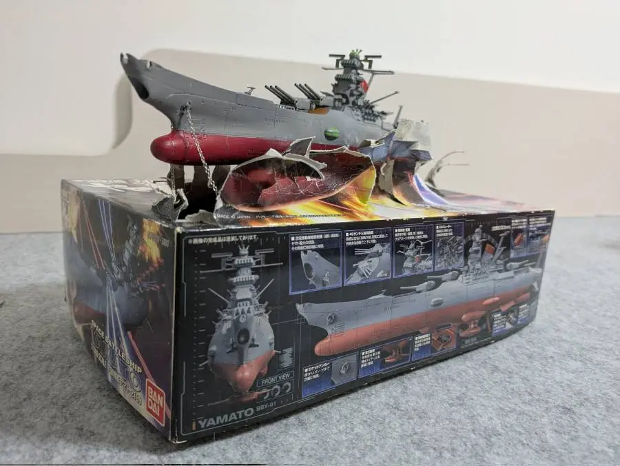 宇宙戦艦ヤマト　ジオラマ プラモデルの箱を突き破って抜錨！迫力たっぷりの「宇宙戦艦