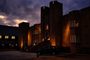 シャーロック・ホームズの世界に没入！福島で体験できる一夜限りの謎解き宿泊プラン