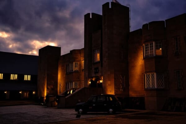 シャーロック・ホームズの世界に没入！福島で体験できる一夜限りの謎解き宿泊プラン