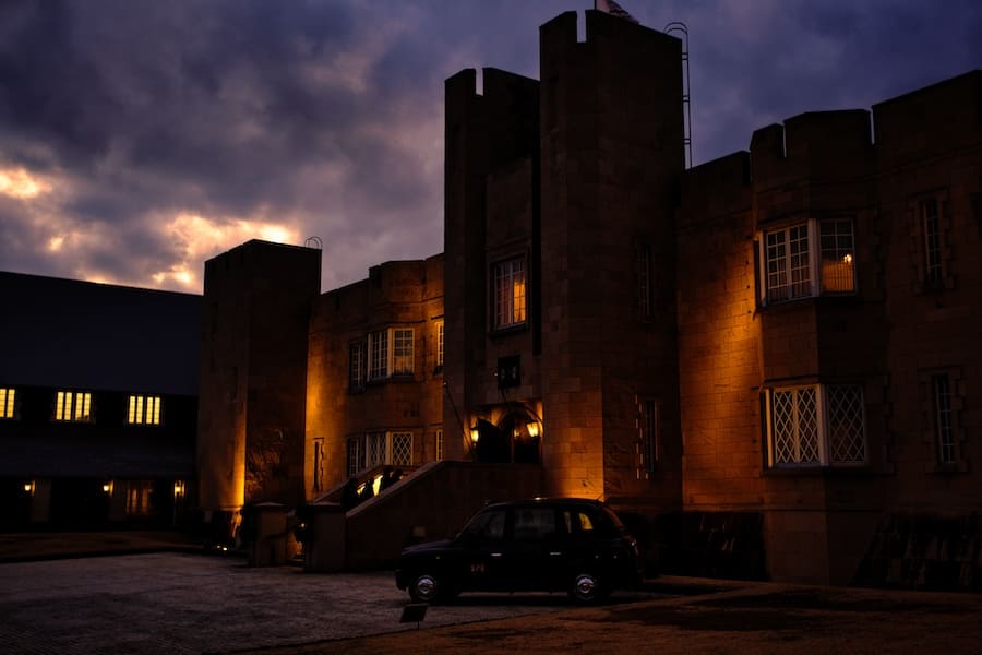 シャーロック・ホームズの世界に没入！福島で体験できる一夜限りの謎解き宿泊プラン