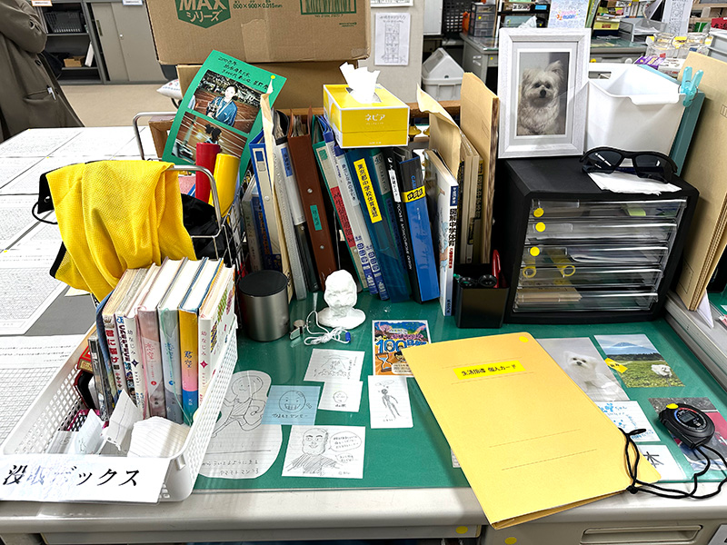 先生の人となりが見えるデスク