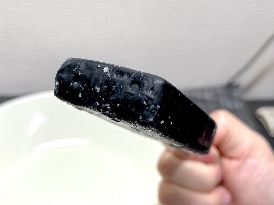 どこを見ても黒