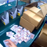 部品の加工、仕分け、組み立てなどの工程をヘッドマウンドカメラで収録