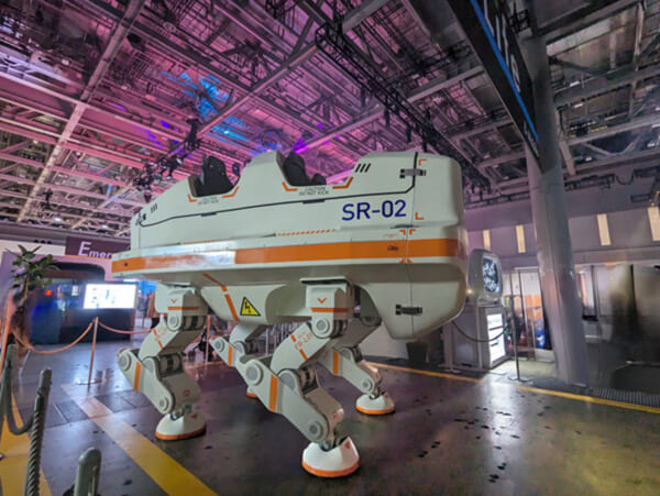 世界初の4人乗り4足歩行ロボット　(c)2025 三精テクノロジーズ株式会社