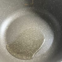 サラダ油を敷く