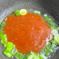 チリソースを入れる