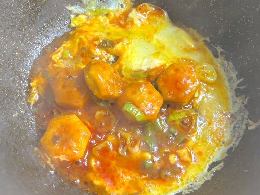 卵が固まるまで少し待つ