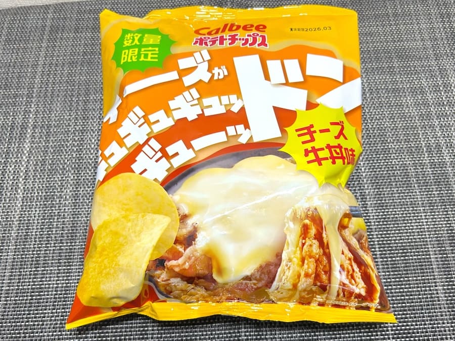 「カルビー　ポテトチップスチーズ牛丼」