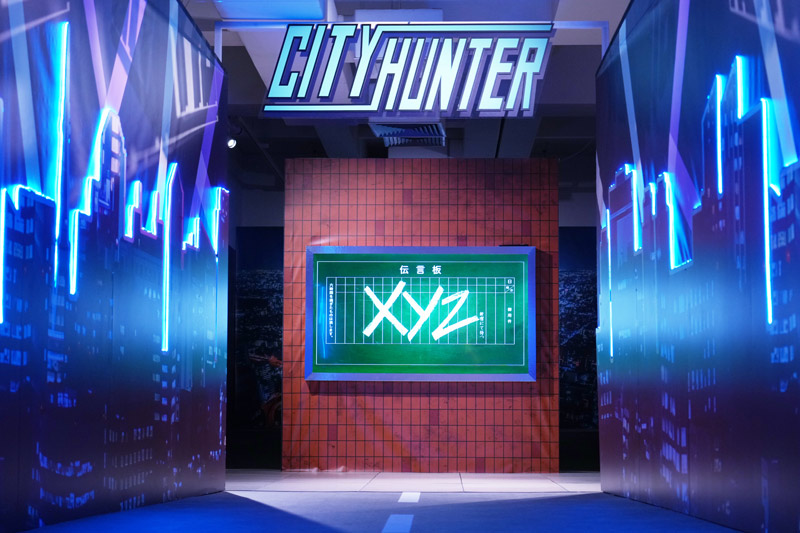 新宿東口の掲示板