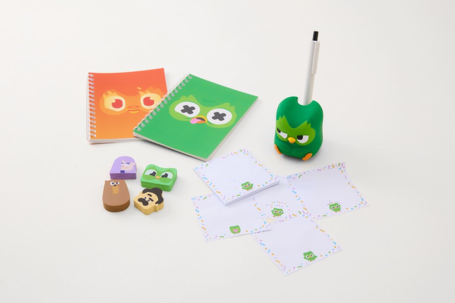 Duolingoおなじみのキャラクターたちがデザインされたグッズ