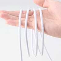 ケーブルの外皮にはシリコン素材を採用しており、なめらかで絡みにくいのが特徴
