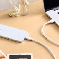 いずれもUSB2.0（最大480Mbps）のデータ転送に対応しており、写真や動画の移動にも使用可能