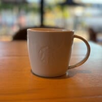 「ホット アップル サイダー」とは、直訳すれば「温かいりんごジュース」