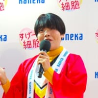 代表質問に答えるまひるさん