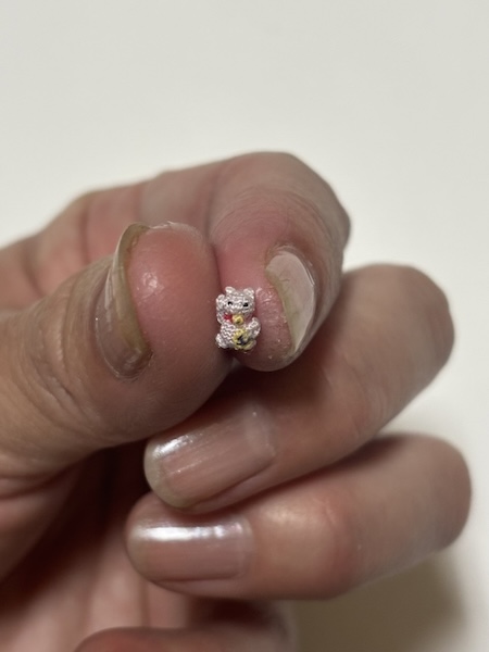 つままれた招き猫