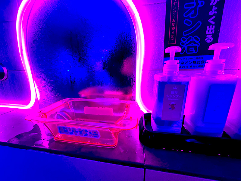 手桶代わりに置かれた「ドル箱」