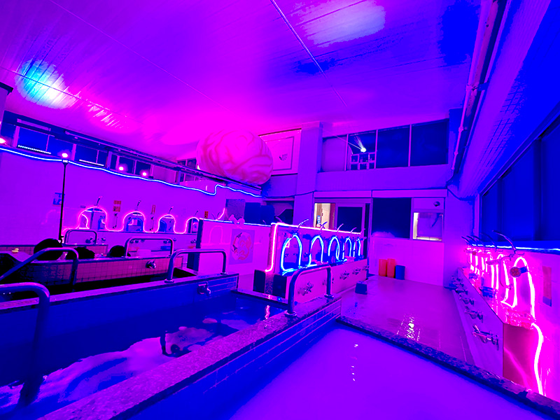 浴槽から眺めた「脳汁銭湯」の風景