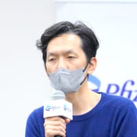 全体を通してのまとめを発表するAチームのブラインドコミュニケーター