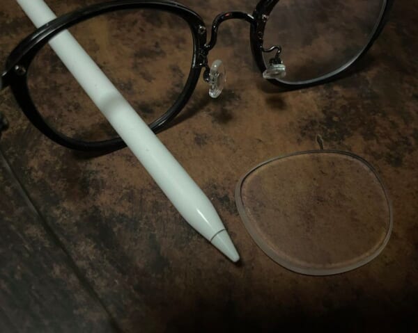 「片目が見えない……どうしよう」 原因は外れたメガネレンズだった