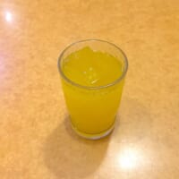 ドリンクバーを利用して待つ