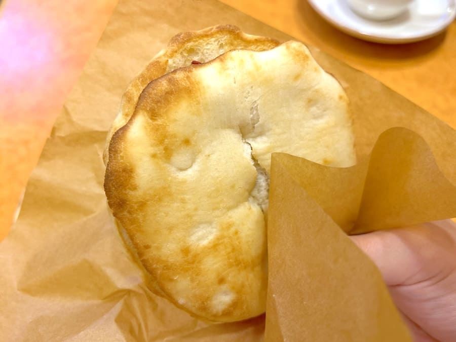 油紙つきなので手づかみで食べられる