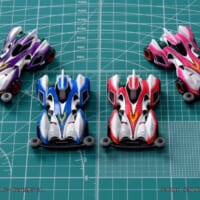 「シャイニングスコーピオン」のトミカが3台セットで付属