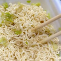 「すっぱゆず味」をかき混ぜる