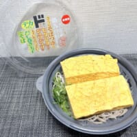分厚いだし巻き玉子がそばにドーン！