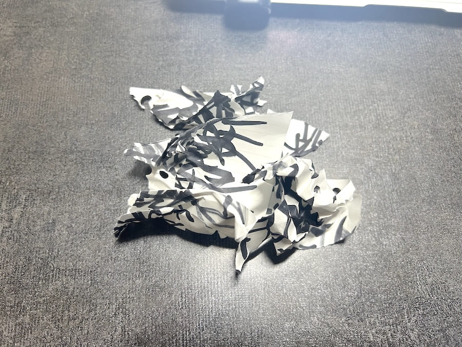 ビリビリに破く