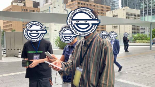 リアルタイムで顔が乗っ取られる!?「攻殻機動隊展」で“笑い男”によるハッキングを再現した鏡が登場