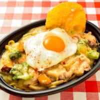 容器代プラス100円でテイクアウトも可能