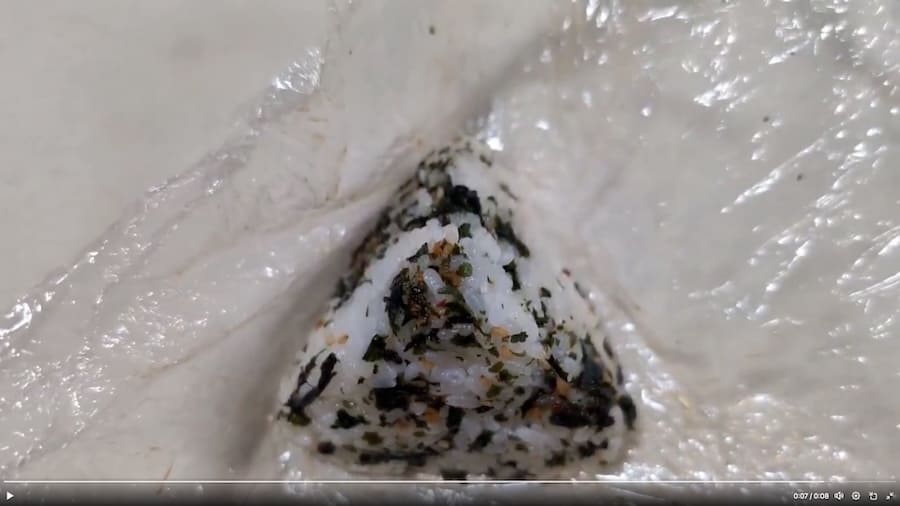 三角形のおにぎりは作れないそう