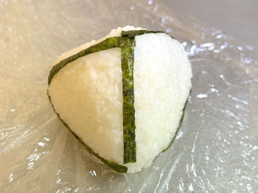 片手だけを使って握ると完成