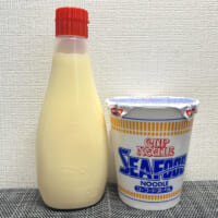 マヨネーズとシーフードヌードル