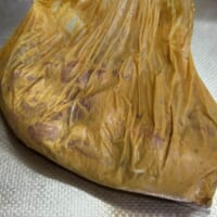 袋の上からよく揉み込みます