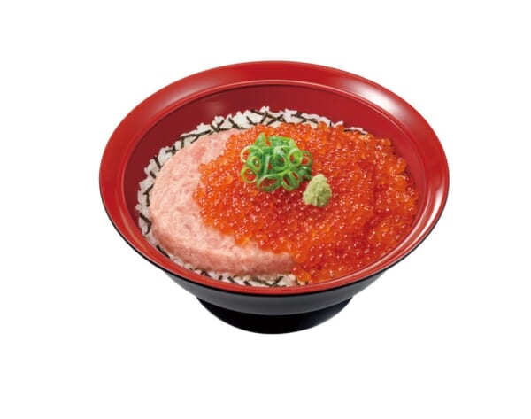 すき家「いくらまぐろたたき丼」発売 いくら3倍の「メガ」も