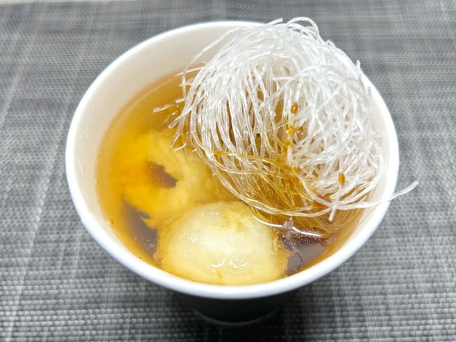 お湯を入れて3分待つ