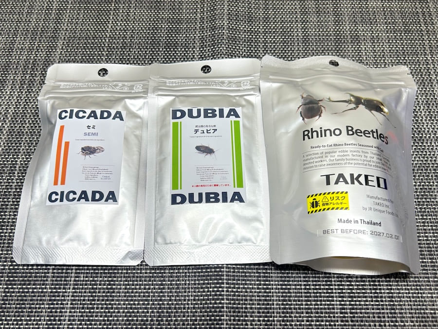 左からセミ、デュビア、カブトムシ