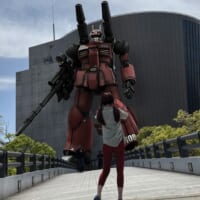 ガンプラとコスプレを合成した写真