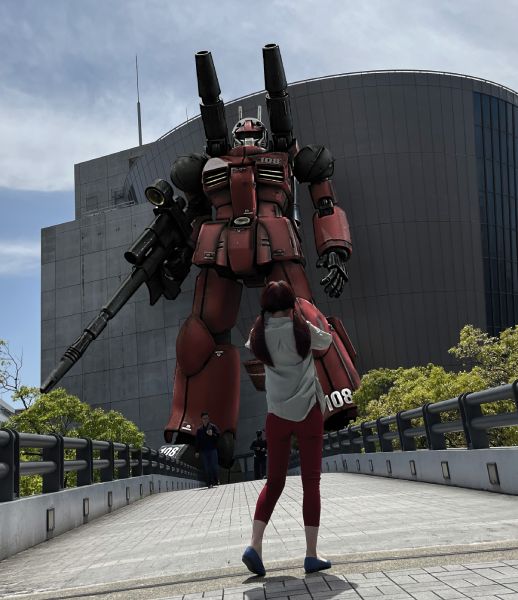 ガンプラとコスプレを合成した写真