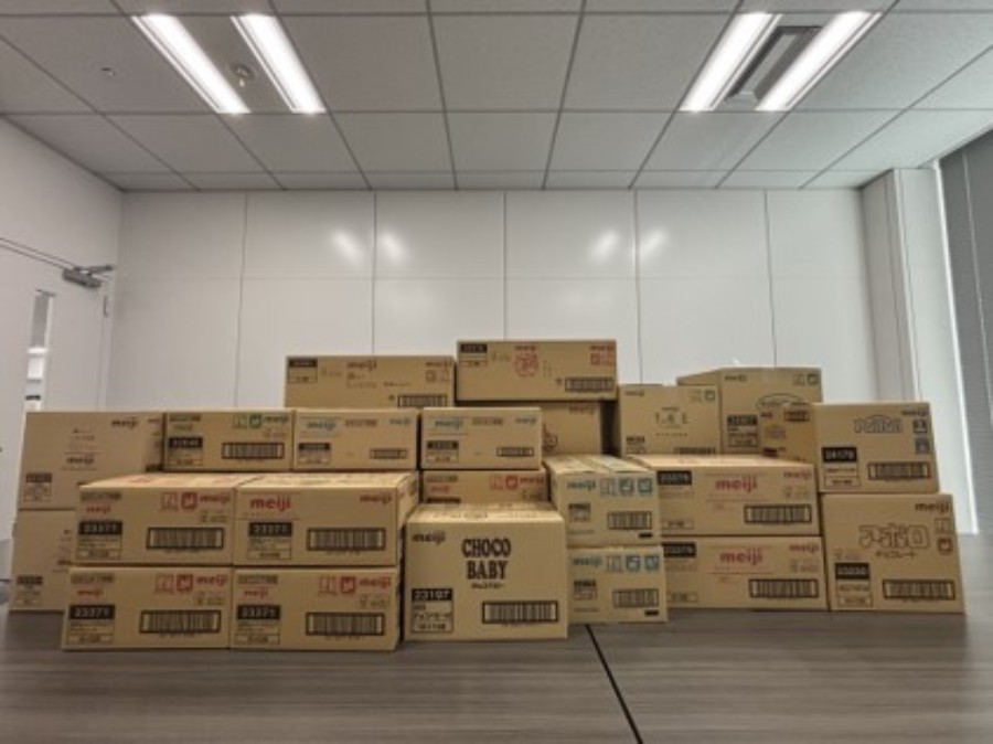 もはやお菓子作りというより、建築現場の搬入