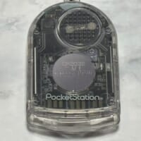 スピーカーの穴や電池カバーの形状など、細部にこだわりが詰まっています