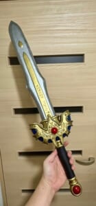 ドラクエ好きの甥っ子へ 造形作家が贈った本気の「ロトの剣」