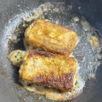 醤油とマヨを絡めながら焼く