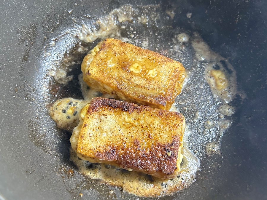 醤油とマヨを絡めながら焼く