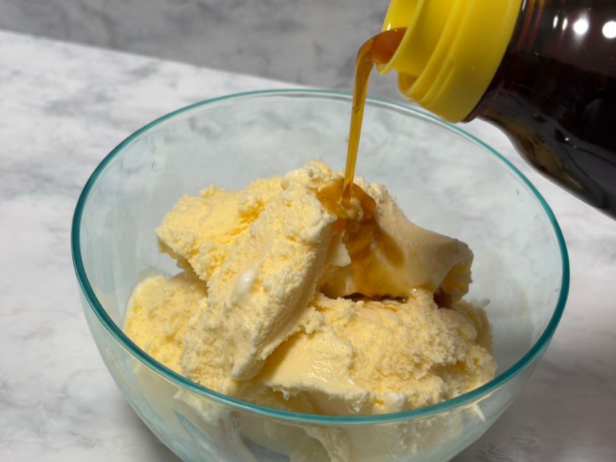 アイスに味ぽんをかけて完成