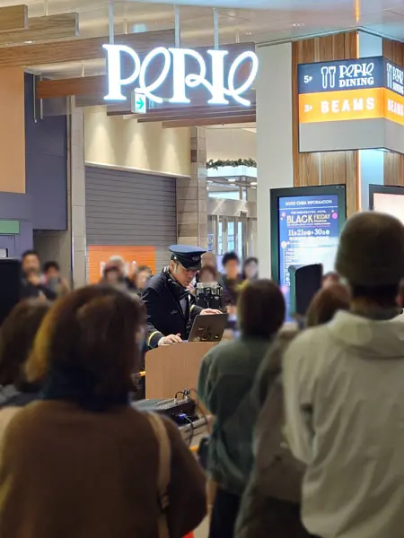 千葉駅を沸かせた「駅員DJツヨシ」 驚きの経歴と胸アツな開催経緯